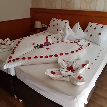 Hotel Barbakan Печ Экстерьер фото