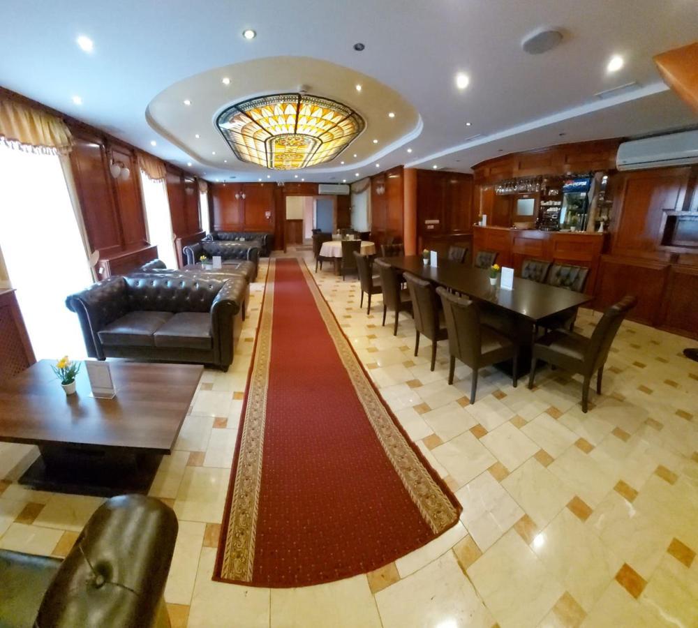 Hotel Barbakan Печ Экстерьер фото